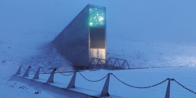 Eingang zum Archiv für genetische Ressourcen auf Spitzbergen Eingang zum Archiv für genetische Ressourcen auf Spitzbergen