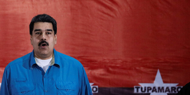 Porträt Nicolás Maduro, wie er singt Porträt Nicolás Maduro, wie er singt