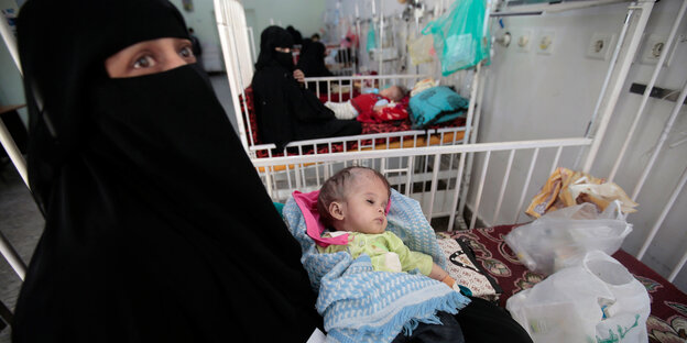 Kinder in einem Krankenhaus in Jemen Kinder in einem Krankenhaus in Jemen