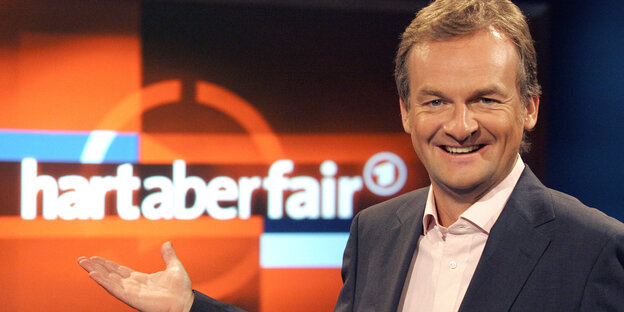 Moderator Frank Plasberg im Studio der ARD-Sendung Hart aber Fair Moderator Frank Plasberg im Studio der ARD-Sendung Hart aber Fair