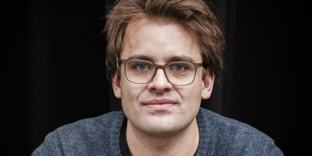 Junger Mann mit Brille. Junger Mann mit Brille.