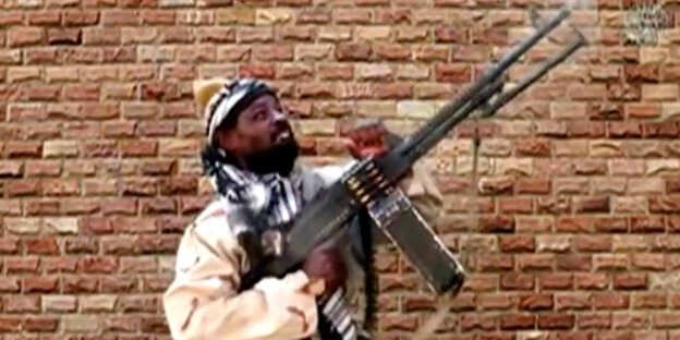 Ein Mann mit Gewehr, Shekau Ein Mann mit Gewehr, Shekau