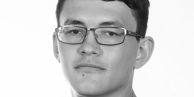 Nahaufnahme eines jungen Mannes mit Brille Nahaufnahme eines jungen Mannes mit Brille
