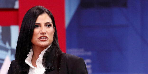 Dana Loesch guckt grimmig