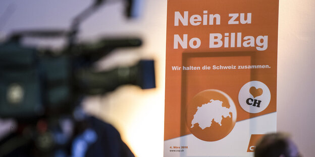 Ein Poster mit der Aufschrift „Nein zu No Billag“ Ein Poster mit der Aufschrift „Nein zu No Billag“