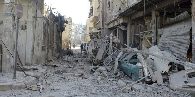 Durch Luftangriffe zerstörte Gebäude in Douma, einer Stadt in der belagerten Region Ost-Ghouta Durch Luftangriffe zerstörte Gebäude in Douma, einer Stadt in der belagerten Region Ost-Ghouta