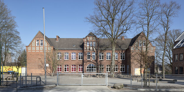 Vorderansicht Schulgebäude Fresenbergstraße Vorderansicht Schulgebäude Fresenbergstraße