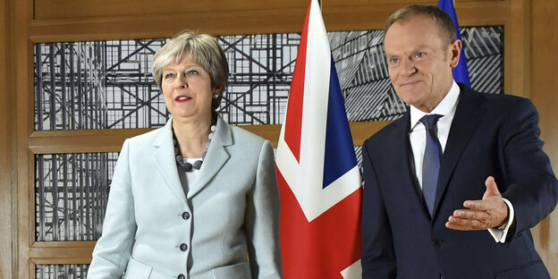 EU-Ratspräsident Donald Tusk mit der britischen Premierministerin Theresa May EU-Ratspräsident Donald Tusk mit der britischen Premierministerin Theresa May