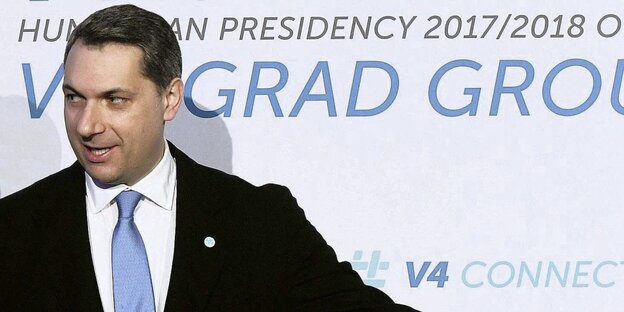 Minister János Lázár Minister János Lázár