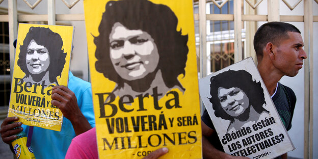 Berta Cáceres Gesicht auf Plakaten Berta Cáceres Gesicht auf Plakaten