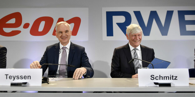 RWE-Chef Martin Schmitz und Eon-Chef Johannes Teyssen bei gemeinsamer Pressekonferenz RWE-Chef Martin Schmitz und Eon-Chef Johannes Teyssen bei gemeinsamer Pressekonferenz