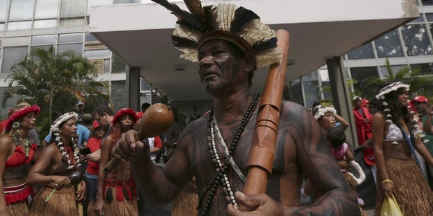 Eingeborener aus Salvado da Bahia bei einer Demo in Brasilia Eingeborener aus Salvado da Bahia bei einer Demo in Brasilia