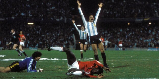 Ein argentinischer Spieler jubelt Ein argentinischer Spieler jubelt