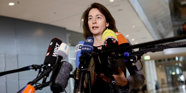 Katarina Barley spricht mit mehreren Nachrichtenagenturen Katarina Barley spricht mit mehreren Nachrichtenagenturen