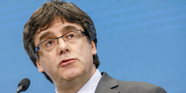 Puigdemont vor einem Mikro Puigdemont vor einem Mikro