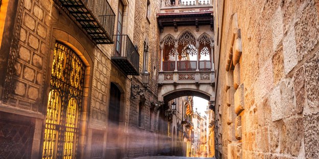 Straße in der Altstadt von Barcelona