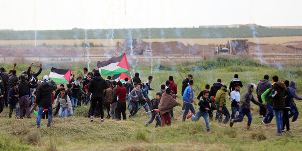 Protestaktion der Palästinenser am Freitag in Gaza an der Grenze zu Israel Protestaktion der Palästinenser am Freitag in Gaza an der Grenze zu Israel