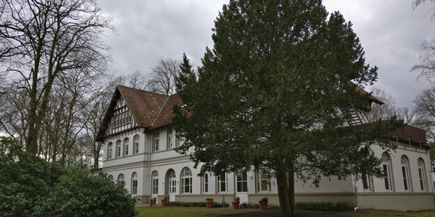Das "Haus 3" im Park des Klinikums Bremen-Ost Das "Haus 3" im Park des Klinikums Bremen-Ost