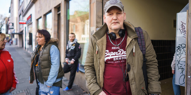 Roland Beinhard vor der Krisenhilfe in Bochum Roland Beinhard vor der Krisenhilfe in Bochum