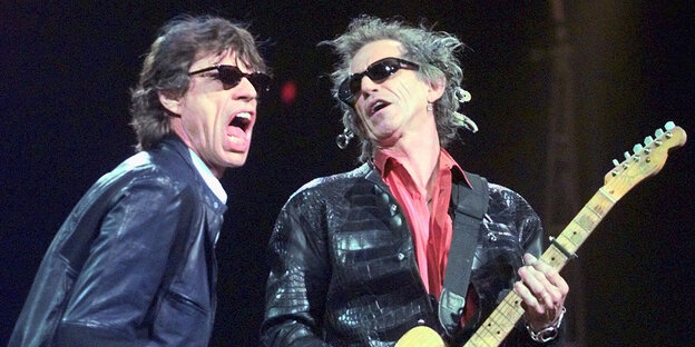Mick Jagger und Keith Richards bei einem Auftritt auf der Bühne Mick Jagger und Keith Richards bei einem Auftritt auf der Bühne