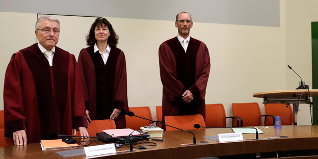 Drei Bundesanwälte im Gerichtssaal Drei Bundesanwälte im Gerichtssaal