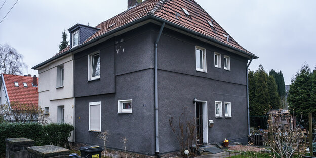 Ein Haus ist von außen zu sehen Ein Haus ist von außen zu sehen