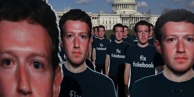 Demonstranten, die Masken mit dem Gesicht von Zuckerberg tragen vor dem Weißen Haus Demonstranten, die Masken mit dem Gesicht von Zuckerberg tragen vor dem Weißen Haus