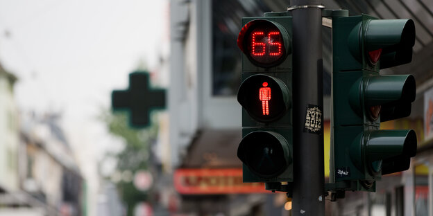 Eine Ampel mit Countdown-Anzeige Eine Ampel mit Countdown-Anzeige