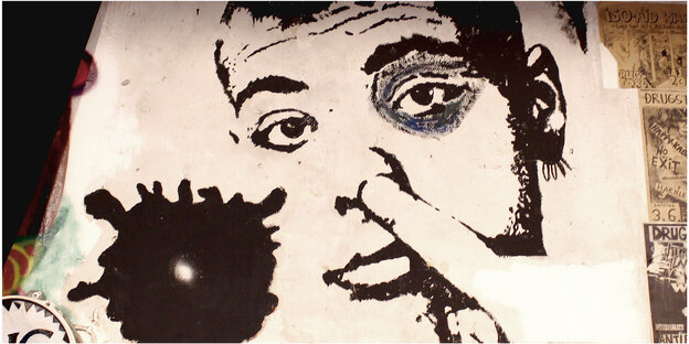 Ein Gesicht auf einer Plakatwand Ein Gesicht auf einer Plakatwand