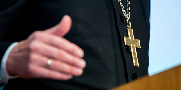 Ein Pastor an einer Kanzel Ein Pastor an einer Kanzel