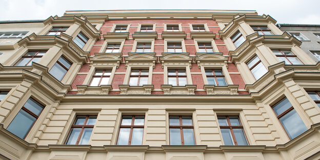 Die Fassade eines Altbaus Die Fassade eines Altbaus