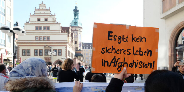Teilnehmer einer Protestaktion gege Abschiebungen in Leipzig Teilnehmer einer Protestaktion gege Abschiebungen in Leipzig