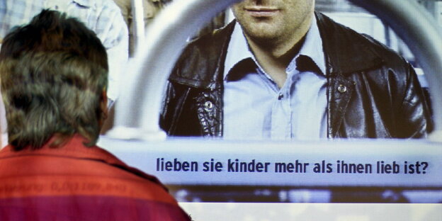 Plakat wirbt für die Präventionskampagne „Kein Täter werden“ Plakat wirbt für die Präventionskampagne „Kein Täter werden“