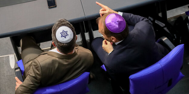 Zwei Abgeordnete mit Kippa Zwei Abgeordnete mit Kippa