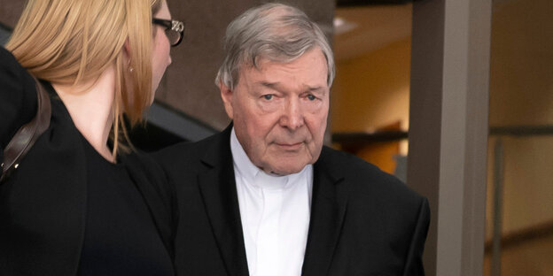 Kurienkardinal George Pell verlässt das Gericht in Melbourne Kurienkardinal George Pell verlässt das Gericht in Melbourne