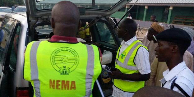 Einsatzkräfte der Nationalen Notmanagementagentur (NEMA) in Mubi, Nigeria Einsatzkräfte der Nationalen Notmanagementagentur (NEMA) in Mubi, Nigeria