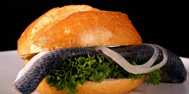 Brötchen mit Bismarckhering Brötchen mit Bismarckhering