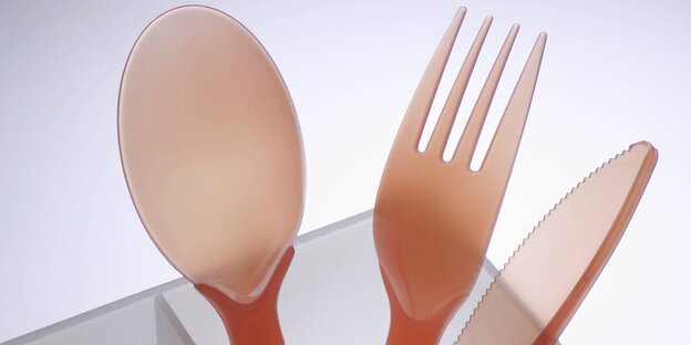 Löffel, Gabel, Messer aus Plastik Löffel, Gabel, Messer aus Plastik