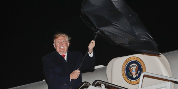 US-Präsident Trump vor seinem Flugzeug US-Präsident Trump vor seinem Flugzeug