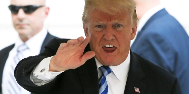 Donald Trump winkt Donald Trump winkt