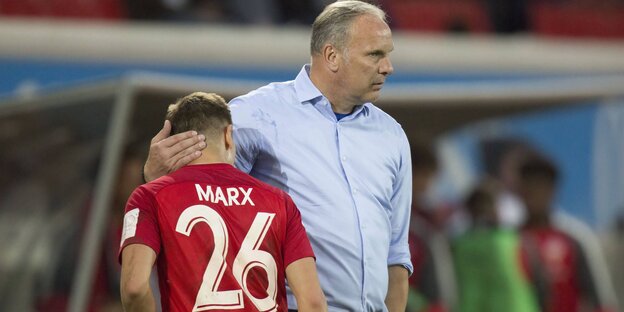 Ein Trainer und ein Spieler namens Marx Ein Trainer und ein Spieler namens Marx