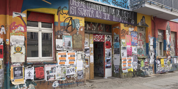 Eingang zur Rigaer 94 Eingang zur Rigaer 94