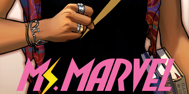 Schriftzug: „Ms. Marvel“, dahinter Comicfigur-Ausschnitt mit geballter Faust Schriftzug: „Ms. Marvel“, dahinter Comicfigur-Ausschnitt mit geballter Faust