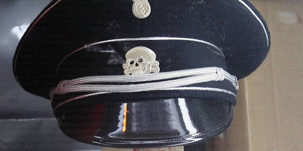 Eine SS-Mütze Eine SS-Mütze