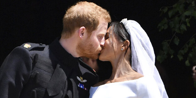 Meghan Markle und Prinz Harry küssen sich Meghan Markle und Prinz Harry küssen sich