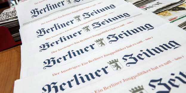 Ausgaben der Berliner Zeitung liegen auf einem Tisch Ausgaben der Berliner Zeitung liegen auf einem Tisch