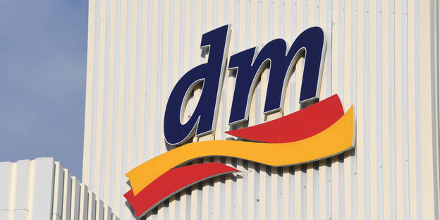 Das Logo der dm-Kette Das Logo der dm-Kette