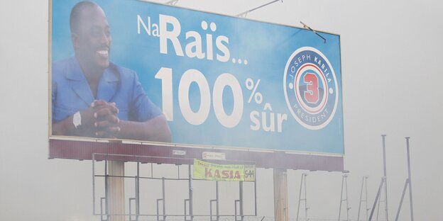 Ein großes Wahlplakat Ein großes Wahlplakat
