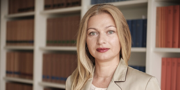 Eine Frau, Vladislava Zdesenko Eine Frau, Vladislava Zdesenko