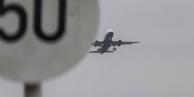 Ein Flugzeug flieht Ein Flugzeug flieht